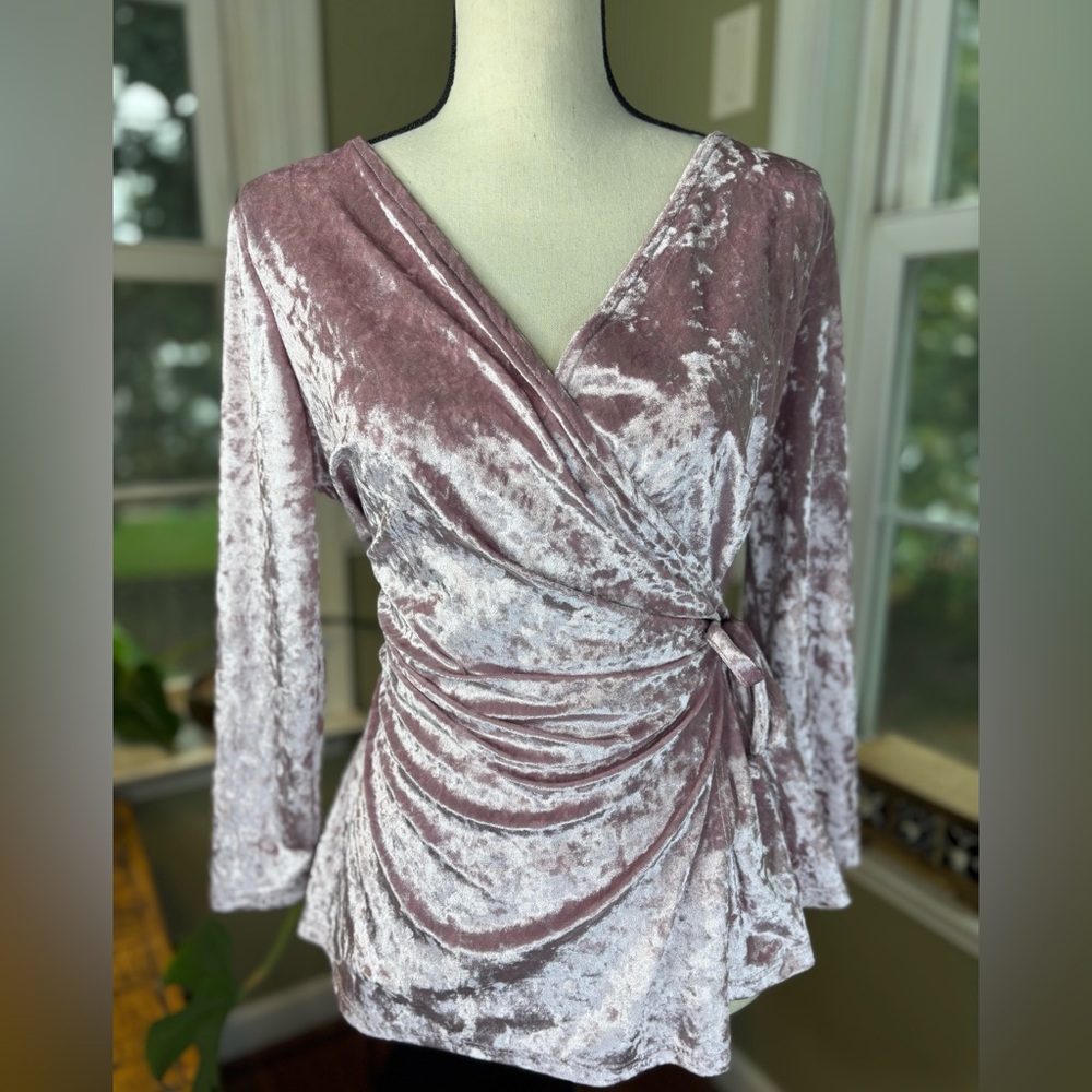 Elegant Velvet Wrap Top in Mauve pink True wrap top gorgeous velvet size Large